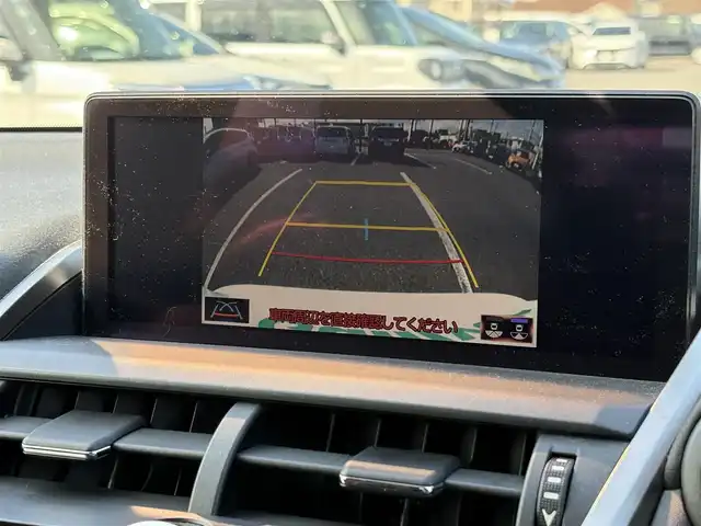 レクサス ＮＸ 300 Fスポーツ 大分県 2018(平30)年 7万km ホワイトノーヴァガラスフレーク ・純正ナビ(CD/DVD/SD/BT/USB/AUX/Miracast)/・フルセグテレビ/・バックモニター/・赤黒レザーシート/・ムーンルーフ/・三眼LEDヘッドライト/・プリクラッシュセーフティ/・ETC 2.0/・ドライブレコーダー/・レーダークルーズコントロール/・ステアリングリモコン/・ステアリングヒーター/・オートハイビーム/・パドルシフト/・パワーシート/・シートメモリー/・シートヒーター/・シートクーラー/・ブレーキホールド/・電動リアゲート