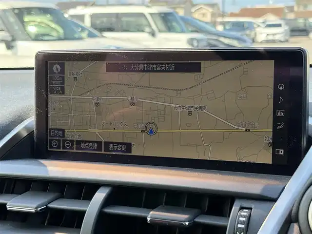 レクサス ＮＸ 300 Fスポーツ 大分県 2018(平30)年 7万km ホワイトノーヴァガラスフレーク ・純正ナビ(CD/DVD/SD/BT/USB/AUX/Miracast)/・フルセグテレビ/・バックモニター/・赤黒レザーシート/・ムーンルーフ/・三眼LEDヘッドライト/・プリクラッシュセーフティ/・ETC 2.0/・ドライブレコーダー/・レーダークルーズコントロール/・ステアリングリモコン/・ステアリングヒーター/・オートハイビーム/・パドルシフト/・パワーシート/・シートメモリー/・シートヒーター/・シートクーラー/・ブレーキホールド/・電動リアゲート