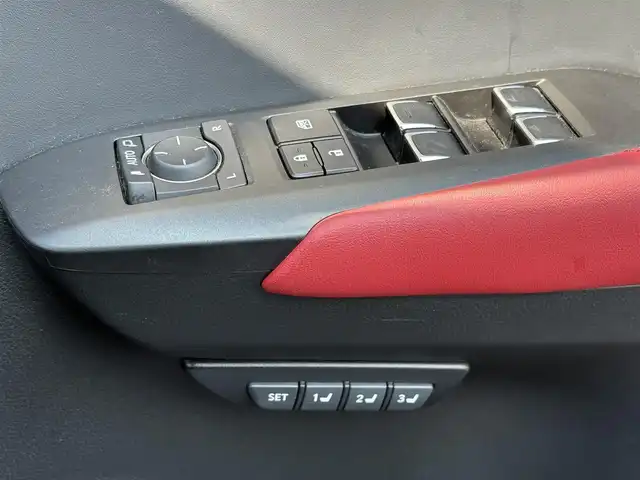 レクサス ＮＸ 300 Fスポーツ 大分県 2018(平30)年 7万km ホワイトノーヴァガラスフレーク ・純正ナビ(CD/DVD/SD/BT/USB/AUX/Miracast)/・フルセグテレビ/・バックモニター/・赤黒レザーシート/・ムーンルーフ/・三眼LEDヘッドライト/・プリクラッシュセーフティ/・ETC 2.0/・ドライブレコーダー/・レーダークルーズコントロール/・ステアリングリモコン/・ステアリングヒーター/・オートハイビーム/・パドルシフト/・パワーシート/・シートメモリー/・シートヒーター/・シートクーラー/・ブレーキホールド/・電動リアゲート