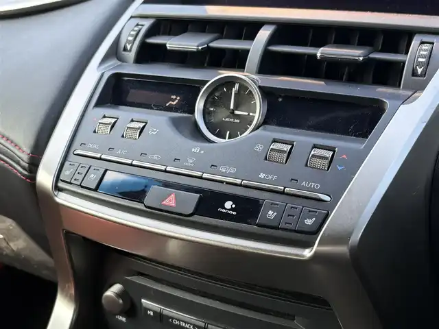 レクサス ＮＸ 300 Fスポーツ 大分県 2018(平30)年 7万km ホワイトノーヴァガラスフレーク ・純正ナビ(CD/DVD/SD/BT/USB/AUX/Miracast)/・フルセグテレビ/・バックモニター/・赤黒レザーシート/・ムーンルーフ/・三眼LEDヘッドライト/・プリクラッシュセーフティ/・ETC 2.0/・ドライブレコーダー/・レーダークルーズコントロール/・ステアリングリモコン/・ステアリングヒーター/・オートハイビーム/・パドルシフト/・パワーシート/・シートメモリー/・シートヒーター/・シートクーラー/・ブレーキホールド/・電動リアゲート