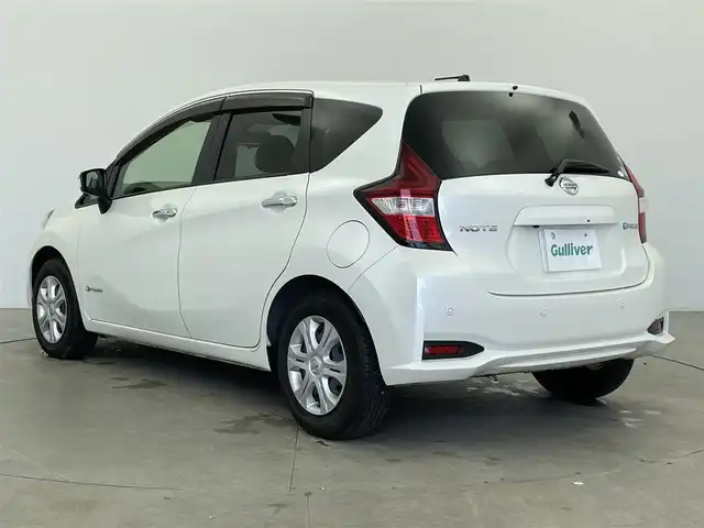 日産 ノート e－パワー X 富山県 2017(平29)年 2.2万km ブリリアントホワイトパール 純正ナビ【MM316D-W】/（AM/FM/CD/DVD/SD/AUX/BT）/フルセグＴＶ/アラウンドビューモニター/衝突被害軽減ブレーキ/レーンキープアシスト/オートLEDヘッドライト/横滑り防止装置/コーナーセンサー前後/デジタルインナーミラー/ETC/スマートキー×２/プッシュスタート/純正フロアマット/取扱説明書/保証書