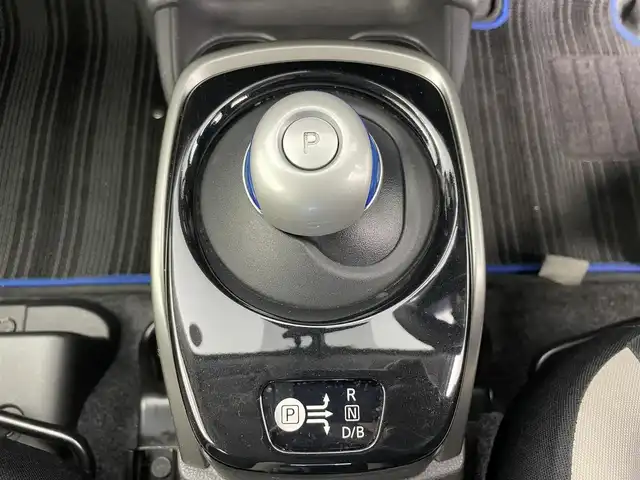 日産 ノート e－パワー X 富山県 2017(平29)年 2.2万km ブリリアントホワイトパール 純正ナビ【MM316D-W】/（AM/FM/CD/DVD/SD/AUX/BT）/フルセグＴＶ/アラウンドビューモニター/衝突被害軽減ブレーキ/レーンキープアシスト/オートLEDヘッドライト/横滑り防止装置/コーナーセンサー前後/デジタルインナーミラー/ETC/スマートキー×２/プッシュスタート/純正フロアマット/取扱説明書/保証書