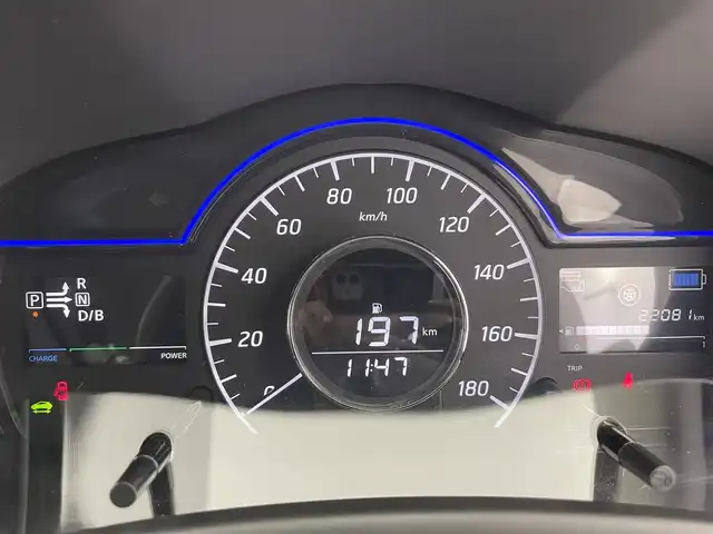 日産 ノート e－パワー X 富山県 2017(平29)年 2.2万km ブリリアントホワイトパール 純正ナビ【MM316D-W】/（AM/FM/CD/DVD/SD/AUX/BT）/フルセグＴＶ/アラウンドビューモニター/衝突被害軽減ブレーキ/レーンキープアシスト/オートLEDヘッドライト/横滑り防止装置/コーナーセンサー前後/デジタルインナーミラー/ETC/スマートキー×２/プッシュスタート/純正フロアマット/取扱説明書/保証書