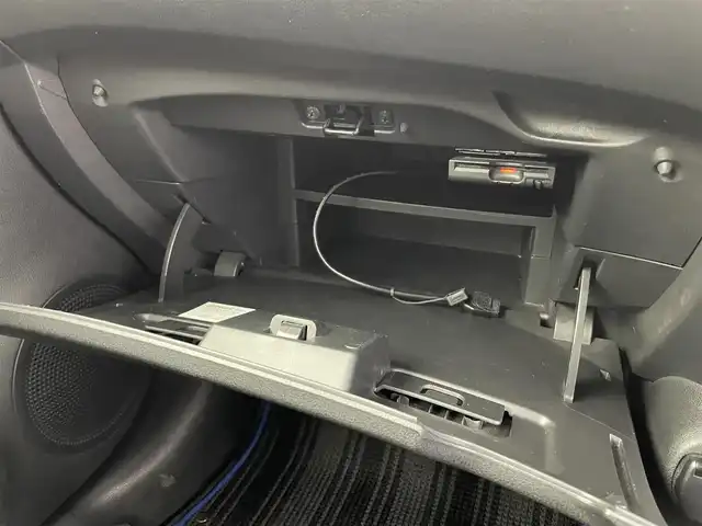 日産 ノート e－パワー X 富山県 2017(平29)年 2.2万km ブリリアントホワイトパール 純正ナビ【MM316D-W】/（AM/FM/CD/DVD/SD/AUX/BT）/フルセグＴＶ/アラウンドビューモニター/衝突被害軽減ブレーキ/レーンキープアシスト/オートLEDヘッドライト/横滑り防止装置/コーナーセンサー前後/デジタルインナーミラー/ETC/スマートキー×２/プッシュスタート/純正フロアマット/取扱説明書/保証書