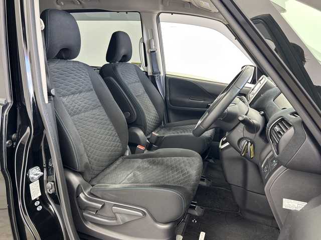 日産 セレナ ライダー 三重県 2018(平30)年 4.8万km ダイヤモンドブラック /禁煙車//純正ナビ（MM317D-W）//バックカメラ//片側パワースライドドア//ハンズフリースライドドア//クルーズコントロール//衝突軽減//ETC//革巻きステアリング//ステアリングスイッチ//アイドリングストップ