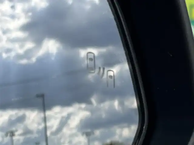 トヨタ ヴォクシー S－Z 奈良県 2023(令5)年 1.1万km スパークリングブラックパールクリスタルシャイン 純正10.5インチディスプレイオーディオ/(TV/BT/AppleCarPlay/AndroidAuto)/純正14インチフリップダウンモニター（V14T-R72R）/レーダークルーズコントロール/バックカメラ/ブラインドスポットモニター/前後コーナーセンサー/プリクラッシュセーフティ/レーンキープアシスト/両側パワースライドドア/パワーバックドア/ハーフレザーシート/全席シートヒーター/ヘッドアップディスプレイ/後席サンシェード/LEDヘッドライト/ETC2.0/純正17インチAW/保証書/取り扱い説明書/スペアキーX1