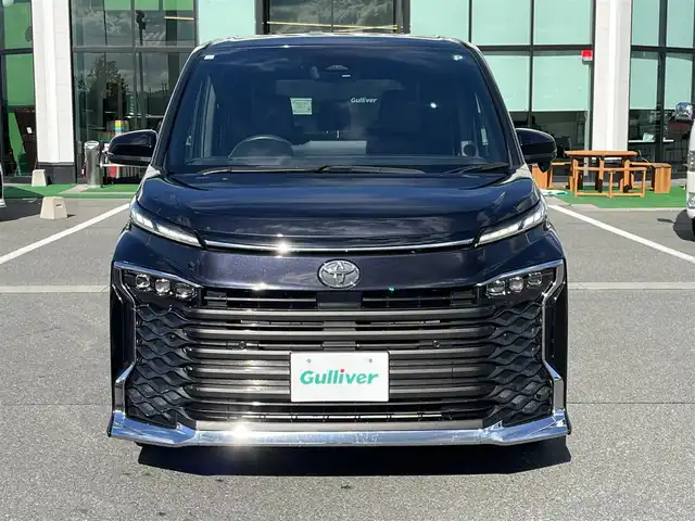 トヨタ ヴォクシー S－Z 奈良県 2023(令5)年 1.1万km スパークリングブラックパールクリスタルシャイン 純正10.5インチディスプレイオーディオ/(TV/BT/AppleCarPlay/AndroidAuto)/純正14インチフリップダウンモニター（V14T-R72R）/レーダークルーズコントロール/バックカメラ/ブラインドスポットモニター/前後コーナーセンサー/プリクラッシュセーフティ/レーンキープアシスト/両側パワースライドドア/パワーバックドア/ハーフレザーシート/全席シートヒーター/ヘッドアップディスプレイ/後席サンシェード/LEDヘッドライト/ETC2.0/純正17インチAW/保証書/取り扱い説明書/スペアキーX1