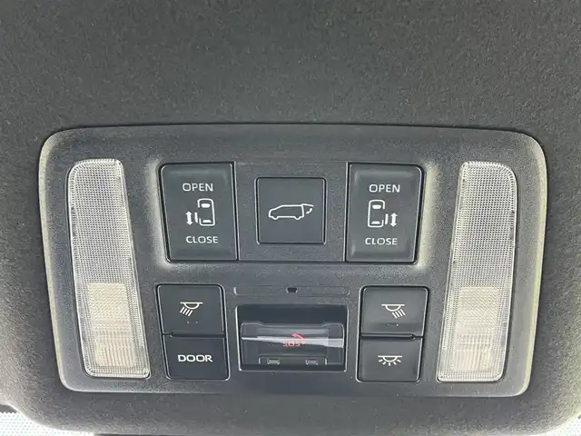 トヨタ ヴォクシー S－Z 奈良県 2023(令5)年 1.1万km スパークリングブラックパールクリスタルシャイン 純正10.5インチディスプレイオーディオ/(TV/BT/AppleCarPlay/AndroidAuto)/純正14インチフリップダウンモニター（V14T-R72R）/レーダークルーズコントロール/バックカメラ/ブラインドスポットモニター/前後コーナーセンサー/プリクラッシュセーフティ/レーンキープアシスト/両側パワースライドドア/パワーバックドア/ハーフレザーシート/全席シートヒーター/ヘッドアップディスプレイ/後席サンシェード/LEDヘッドライト/ETC2.0/純正17インチAW/保証書/取り扱い説明書/スペアキーX1