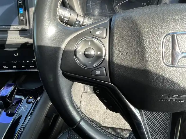 ホンダ ヴェゼル ハイブリッド Z ホンダセンシング 島根県 2016(平28)年 6.3万km ルーセブラックM 純正ＳＤナビ　/フルセグTV　/ＤＶＤ再生　/Ｂｌｕｅｔｏｏｔｈ接続　/バックカメラ　/ビルトインＥＴＣ　/ドライブレコーダー　/アダプティブクルーズコントロール/衝突軽減システム　/前席シートヒーター　/スマートキー/純正ＬＥＤヘッドライト/純正１７インチアルミホイール　/純正フロアマット　/保証書/取扱説明書/スペアキー1本