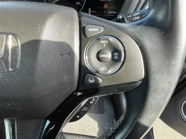 ホンダ ヴェゼル ハイブリッド Z ホンダセンシング 島根県 2016(平28)年 6.3万km ルーセブラックM 純正ＳＤナビ　/フルセグTV　/ＤＶＤ再生　/Ｂｌｕｅｔｏｏｔｈ接続　/バックカメラ　/ビルトインＥＴＣ　/ドライブレコーダー　/アダプティブクルーズコントロール/衝突軽減システム　/前席シートヒーター　/スマートキー/純正ＬＥＤヘッドライト/純正１７インチアルミホイール　/純正フロアマット　/保証書/取扱説明書/スペアキー1本