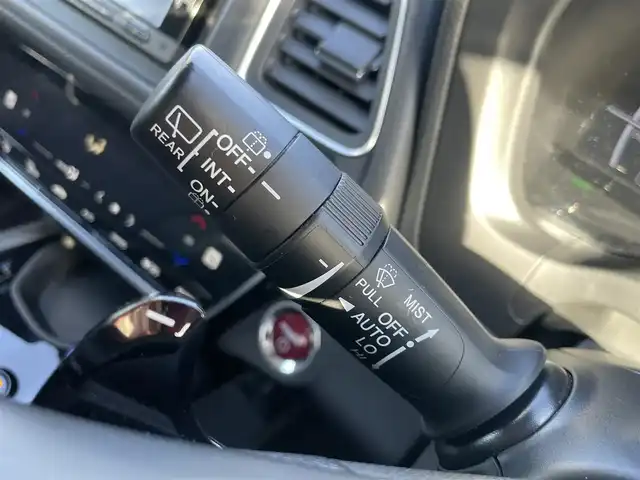 ホンダ ヴェゼル ハイブリッド Z ホンダセンシング 島根県 2016(平28)年 6.3万km ルーセブラックM 純正ＳＤナビ　/フルセグTV　/ＤＶＤ再生　/Ｂｌｕｅｔｏｏｔｈ接続　/バックカメラ　/ビルトインＥＴＣ　/ドライブレコーダー　/アダプティブクルーズコントロール/衝突軽減システム　/前席シートヒーター　/スマートキー/純正ＬＥＤヘッドライト/純正１７インチアルミホイール　/純正フロアマット　/保証書/取扱説明書/スペアキー1本