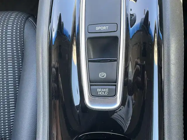 ホンダ ヴェゼル ハイブリッド Z ホンダセンシング 島根県 2016(平28)年 6.3万km ルーセブラックM 純正ＳＤナビ　/フルセグTV　/ＤＶＤ再生　/Ｂｌｕｅｔｏｏｔｈ接続　/バックカメラ　/ビルトインＥＴＣ　/ドライブレコーダー　/アダプティブクルーズコントロール/衝突軽減システム　/前席シートヒーター　/スマートキー/純正ＬＥＤヘッドライト/純正１７インチアルミホイール　/純正フロアマット　/保証書/取扱説明書/スペアキー1本