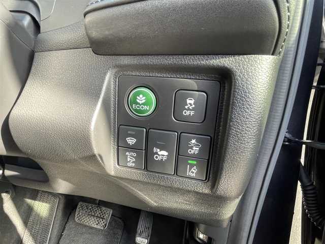 ホンダ ヴェゼル ハイブリッド Z ホンダセンシング 島根県 2016(平28)年 6.3万km ルーセブラックM 純正ＳＤナビ　/フルセグTV　/ＤＶＤ再生　/Ｂｌｕｅｔｏｏｔｈ接続　/バックカメラ　/ビルトインＥＴＣ　/ドライブレコーダー　/アダプティブクルーズコントロール/衝突軽減システム　/前席シートヒーター　/スマートキー/純正ＬＥＤヘッドライト/純正１７インチアルミホイール　/純正フロアマット　/保証書/取扱説明書/スペアキー1本