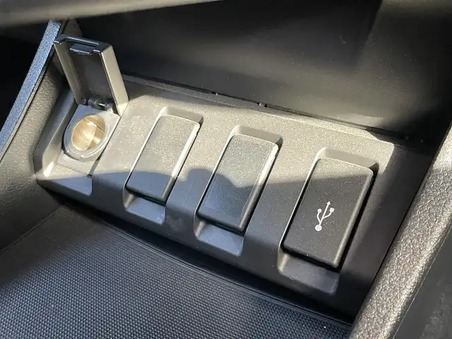 ホンダ ヴェゼル ハイブリッド Z ホンダセンシング 島根県 2016(平28)年 6.3万km ルーセブラックM 純正ＳＤナビ　/フルセグTV　/ＤＶＤ再生　/Ｂｌｕｅｔｏｏｔｈ接続　/バックカメラ　/ビルトインＥＴＣ　/ドライブレコーダー　/アダプティブクルーズコントロール/衝突軽減システム　/前席シートヒーター　/スマートキー/純正ＬＥＤヘッドライト/純正１７インチアルミホイール　/純正フロアマット　/保証書/取扱説明書/スペアキー1本