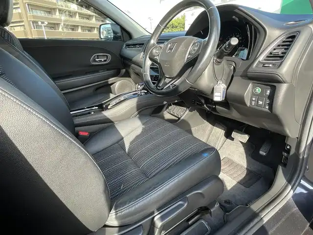 ホンダ ヴェゼル ハイブリッド Z ホンダセンシング 島根県 2016(平28)年 6.3万km ルーセブラックM 純正ＳＤナビ　/フルセグTV　/ＤＶＤ再生　/Ｂｌｕｅｔｏｏｔｈ接続　/バックカメラ　/ビルトインＥＴＣ　/ドライブレコーダー　/アダプティブクルーズコントロール/衝突軽減システム　/前席シートヒーター　/スマートキー/純正ＬＥＤヘッドライト/純正１７インチアルミホイール　/純正フロアマット　/保証書/取扱説明書/スペアキー1本