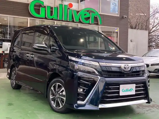 トヨタ ヴォクシー ZS 煌Ⅲ 神奈川県 2021(令3)年 2.8万km ブラッキッシュアゲハガラスフレーク 新車保証書/スマートキー/スペアキー/純正SDナビ・フルセグTV/CD・DVDビデオ・Bluetooth/バックカメラ/ビルトインETC2.0/両側パワースライドドア/トヨタセーフティセンス/・プリクラッシュセーフティシステム/・レーンディパーチャーアラート/・オートマチックハイビーム/・先行車発進告知機能/インテリジェントクリアランスソナー/クルーズコントロール/LEDヘッドライト/LEDフォグランプ/純正フロアーマット/純正ドアバイザー