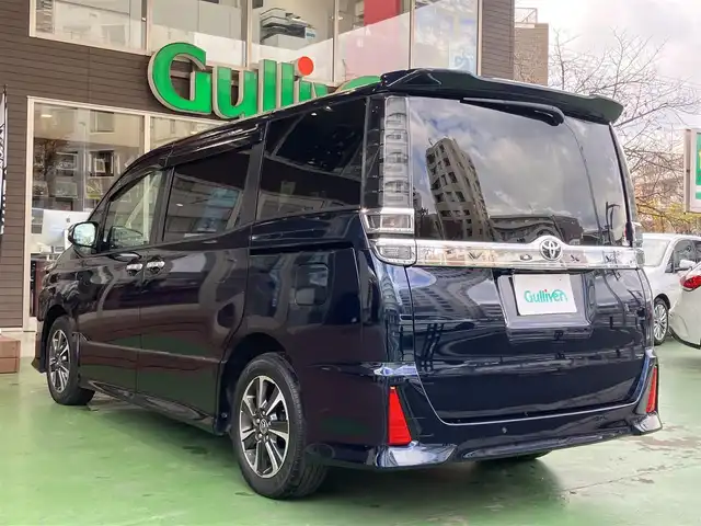 トヨタ ヴォクシー ZS 煌Ⅲ 神奈川県 2021(令3)年 2.8万km ブラッキッシュアゲハガラスフレーク 新車保証書/スマートキー/スペアキー/純正SDナビ・フルセグTV/CD・DVDビデオ・Bluetooth/バックカメラ/ビルトインETC2.0/両側パワースライドドア/トヨタセーフティセンス/・プリクラッシュセーフティシステム/・レーンディパーチャーアラート/・オートマチックハイビーム/・先行車発進告知機能/インテリジェントクリアランスソナー/クルーズコントロール/LEDヘッドライト/LEDフォグランプ/純正フロアーマット/純正ドアバイザー