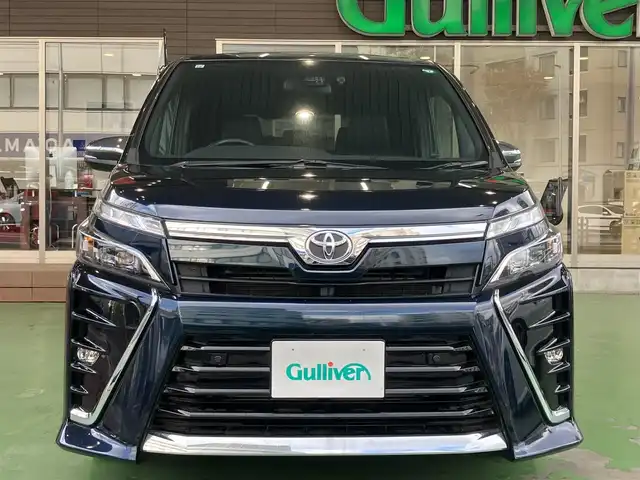 トヨタ ヴォクシー ZS 煌Ⅲ 神奈川県 2021(令3)年 2.8万km ブラッキッシュアゲハガラスフレーク 新車保証書/スマートキー/スペアキー/純正SDナビ・フルセグTV/CD・DVDビデオ・Bluetooth/バックカメラ/ビルトインETC2.0/両側パワースライドドア/トヨタセーフティセンス/・プリクラッシュセーフティシステム/・レーンディパーチャーアラート/・オートマチックハイビーム/・先行車発進告知機能/インテリジェントクリアランスソナー/クルーズコントロール/LEDヘッドライト/LEDフォグランプ/純正フロアーマット/純正ドアバイザー