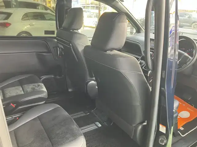 トヨタ ヴォクシー ZS 煌Ⅲ 神奈川県 2021(令3)年 2.8万km ブラッキッシュアゲハガラスフレーク 新車保証書/スマートキー/スペアキー/純正SDナビ・フルセグTV/CD・DVDビデオ・Bluetooth/バックカメラ/ビルトインETC2.0/両側パワースライドドア/トヨタセーフティセンス/・プリクラッシュセーフティシステム/・レーンディパーチャーアラート/・オートマチックハイビーム/・先行車発進告知機能/インテリジェントクリアランスソナー/クルーズコントロール/LEDヘッドライト/LEDフォグランプ/純正フロアーマット/純正ドアバイザー