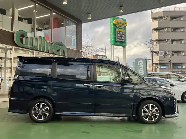 トヨタ ヴォクシー ZS 煌Ⅲ 神奈川県 2021(令3)年 2.8万km ブラッキッシュアゲハガラスフレーク 新車保証書/スマートキー/スペアキー/純正SDナビ・フルセグTV/CD・DVDビデオ・Bluetooth/バックカメラ/ビルトインETC2.0/両側パワースライドドア/トヨタセーフティセンス/・プリクラッシュセーフティシステム/・レーンディパーチャーアラート/・オートマチックハイビーム/・先行車発進告知機能/インテリジェントクリアランスソナー/クルーズコントロール/LEDヘッドライト/LEDフォグランプ/純正フロアーマット/純正ドアバイザー