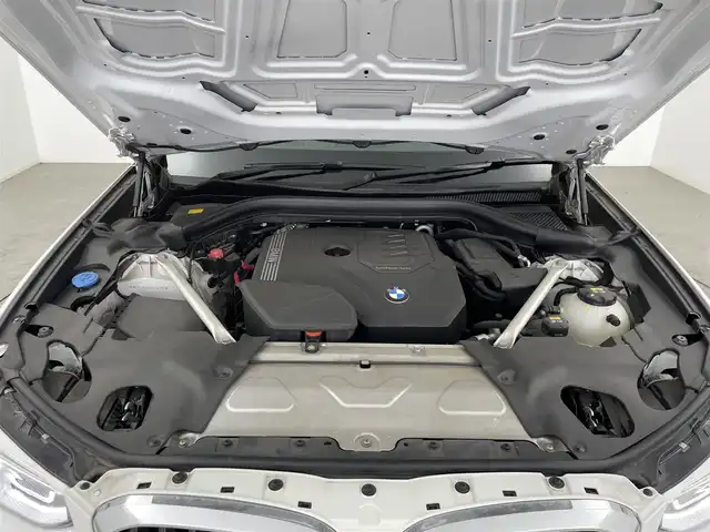 ＢＭＷ Ｘ４ xDrive 30i Mスポーツ 大分県 2020(令2)年 2.7万km アルピンホワイトⅢ 4WD/サンルーフ/インテリジェントセーフティ/・ブレーキ機能付き歩行者警告/・衝突回避アシスト/・Cityブレーキ機能付き歩行者警告/・レーンディパーチャウォーニング/・レーンチェンジウォーニング/・側方衝突警告/・優先通行警告/アクティブクルーズコントール（ACC）/ヘッドアップディスプレイ（HUD）/コンフォートアクセス/ハンズフリー付きテールゲート/ミラー一体型ETC/パーキングアシスト/置くだけ充電/純正ドライブレコーダー（前後）/360°ビューモニター/純正HDDナビ/【フルセグTV、BT対応、USB、AM/FM】/ステアリングスイッチ/パドルシフト/茶革シート/・運転席2メモリーシート/・前席パワーシート/・前席シートヒーター/アイドリングストップ/電動格納ミラー/フロアマット/オートライト/LEDヘッドライト/LEDフォグランプ/コーナーセンサー/純正20インチアルミホイール/保証書、取説、スペアキー有り