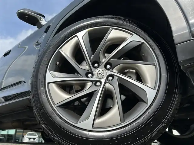 レクサス ＲＸ 450h バージョンL 愛媛県 2016(平28)年 10.7万km グラファイトブラックガラスフレーク 登録時走行距離：106256Km/純正メーカーOPメモリナビ/CD/DVD/BD/TV/BT/AM/FM/純正ビルトインETC2.0/全周囲カメラ/サンルーフ/カーテンエアバッグ/シートメモリー/レザーシート/パワーシート/全席シートヒーター/D+Nエアシート/電動セカンドシート/電動チルトステアリング/ステアリングヒーター/追従クルコン/横滑り防止装置/盗難防止装置/衝突軽減システム/前後コーナーセンサー/LEDヘッドライト/LEDフォグランプ/オートライト/オートハイビーム/フォグランプ/エンジンスタートボタン/スマートキー/純正アルミホイール/純正フロアマット