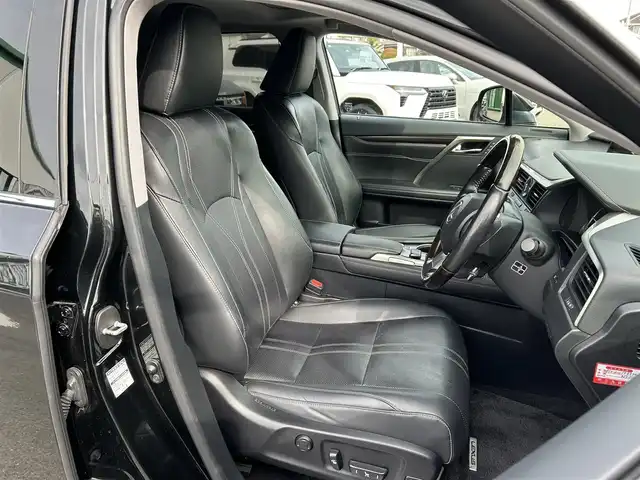 レクサス ＲＸ 450h バージョンL 愛媛県 2016(平28)年 10.7万km グラファイトブラックガラスフレーク 登録時走行距離：106256Km/純正メーカーOPメモリナビ/CD/DVD/BD/TV/BT/AM/FM/純正ビルトインETC2.0/全周囲カメラ/サンルーフ/カーテンエアバッグ/シートメモリー/レザーシート/パワーシート/全席シートヒーター/D+Nエアシート/電動セカンドシート/電動チルトステアリング/ステアリングヒーター/追従クルコン/横滑り防止装置/盗難防止装置/衝突軽減システム/前後コーナーセンサー/LEDヘッドライト/LEDフォグランプ/オートライト/オートハイビーム/フォグランプ/エンジンスタートボタン/スマートキー/純正アルミホイール/純正フロアマット