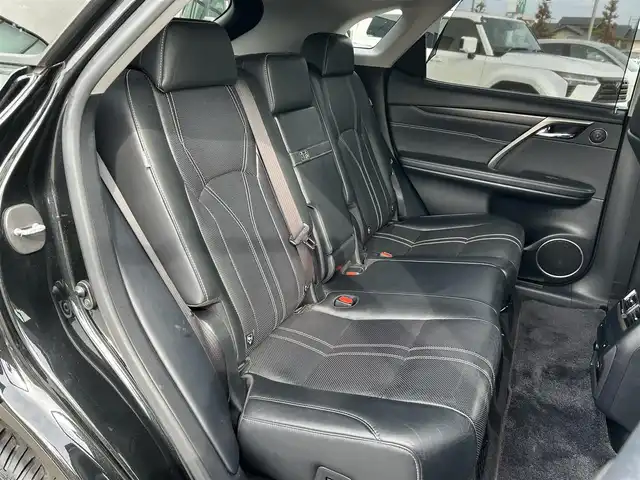 レクサス ＲＸ 450h バージョンL 愛媛県 2016(平28)年 10.7万km グラファイトブラックガラスフレーク 登録時走行距離：106256Km/純正メーカーOPメモリナビ/CD/DVD/BD/TV/BT/AM/FM/純正ビルトインETC2.0/全周囲カメラ/サンルーフ/カーテンエアバッグ/シートメモリー/レザーシート/パワーシート/全席シートヒーター/D+Nエアシート/電動セカンドシート/電動チルトステアリング/ステアリングヒーター/追従クルコン/横滑り防止装置/盗難防止装置/衝突軽減システム/前後コーナーセンサー/LEDヘッドライト/LEDフォグランプ/オートライト/オートハイビーム/フォグランプ/エンジンスタートボタン/スマートキー/純正アルミホイール/純正フロアマット