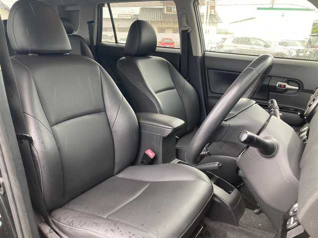 トヨタ カローラ ルミオン 1．5G 香川県 2012(平24)年 11.3万km ブラックマイカ 走行距離112/848km/Panasonic製SDナビ【CN-S300WD】/（フルセグTV/Bluetooth/DVD/ipod/SD）/黒革シート/ETC/社外15インチアルミホイール/HIDヘッドライト/スマートキー/プッシュスタート/オートエアコン/純正フロアマット/ドアバイザー/取扱説明書