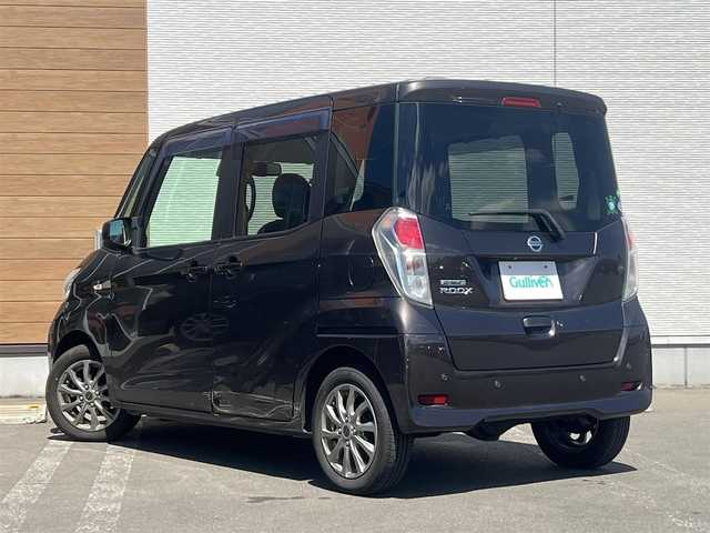 日産 デイズ ルークス X 秋田県 2018(平30)年 7.9万km アッシュブラウンM 4WD/衝突軽減システム/片側パワスラ/社外ナビ/フルセグ/全方位カメラ/アラウンドビューモニター/社外アルミ/スマートキー/アイドリングストップ/コーナーセンサー/プッシュスタート/運転席シートヒーター/ETC/社外フロアマット/純正ドアバイザー/オートエアコン/パワーステアリング/パワーウィンドウ/レベライザー/横滑り防止/電動格納ミラー/保証書/取扱説明書/記録簿