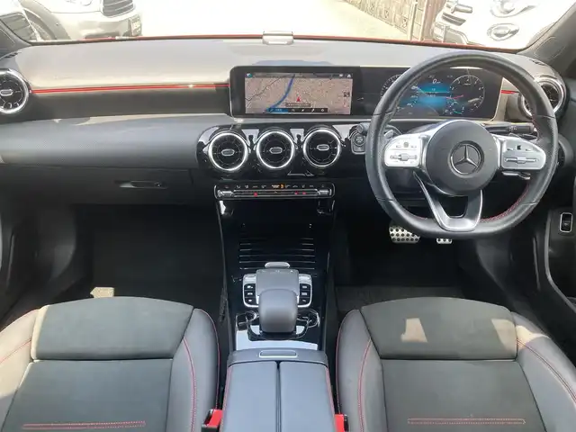 メルセデス・ベンツ Ｍ・ベンツ Ａ２５０ 4MATIC AMGライン 熊本県 2020(令2)年 0.9万km ジュピターレッド ・スマートキー/・プッシュスタート/・サンルーフ/・アクティブステアリングアシスト/・道路標識アシスト/・アクティブレーンキーピングアシスト/・アクティブブレーキアシスト/・アテンションアシスト/・ブラインドスポットモニター/・レーンチェンジアシスト/・インテリジェントライトシステム/・クルーズコントロール(追従式)/・ハーフレザーシート/・前席パワーシート/・前席シートヒーター /・純正メモリナビ/　【Bluetooth・USB・AppleCarPlay・AndroidAuto】/・フルセグTV/・バックカメラ/・ETC2.0/・LEDヘッドランプ/・純正マット