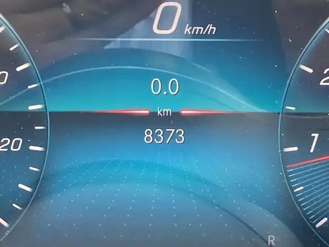 メルセデス・ベンツ Ｍ・ベンツ Ａ２５０ 4MATIC AMGライン 熊本県 2020(令2)年 0.9万km ジュピターレッド ・スマートキー/・プッシュスタート/・サンルーフ/・アクティブステアリングアシスト/・道路標識アシスト/・アクティブレーンキーピングアシスト/・アクティブブレーキアシスト/・アテンションアシスト/・ブラインドスポットモニター/・レーンチェンジアシスト/・インテリジェントライトシステム/・クルーズコントロール(追従式)/・ハーフレザーシート/・前席パワーシート/・前席シートヒーター /・純正メモリナビ/　【Bluetooth・USB・AppleCarPlay・AndroidAuto】/・フルセグTV/・バックカメラ/・ETC2.0/・LEDヘッドランプ/・純正マット