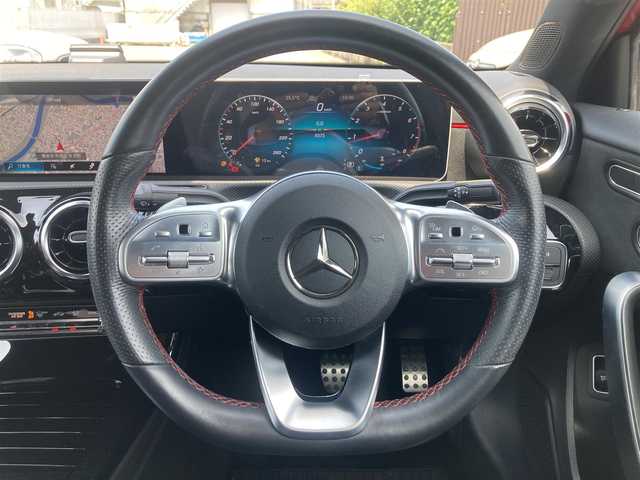 メルセデス・ベンツ Ｍ・ベンツ Ａ２５０ 4MATIC AMGライン 熊本県 2020(令2)年 0.9万km ジュピターレッド ・スマートキー/・プッシュスタート/・サンルーフ/・アクティブステアリングアシスト/・道路標識アシスト/・アクティブレーンキーピングアシスト/・アクティブブレーキアシスト/・アテンションアシスト/・ブラインドスポットモニター/・レーンチェンジアシスト/・インテリジェントライトシステム/・クルーズコントロール(追従式)/・ハーフレザーシート/・前席パワーシート/・前席シートヒーター /・純正メモリナビ/　【Bluetooth・USB・AppleCarPlay・AndroidAuto】/・フルセグTV/・バックカメラ/・ETC2.0/・LEDヘッドランプ/・純正マット