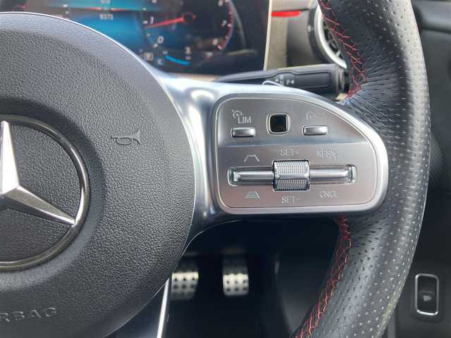 メルセデス・ベンツ Ｍ・ベンツ Ａ２５０ 4MATIC AMGライン 熊本県 2020(令2)年 0.9万km ジュピターレッド ・スマートキー/・プッシュスタート/・サンルーフ/・アクティブステアリングアシスト/・道路標識アシスト/・アクティブレーンキーピングアシスト/・アクティブブレーキアシスト/・アテンションアシスト/・ブラインドスポットモニター/・レーンチェンジアシスト/・インテリジェントライトシステム/・クルーズコントロール(追従式)/・ハーフレザーシート/・前席パワーシート/・前席シートヒーター /・純正メモリナビ/　【Bluetooth・USB・AppleCarPlay・AndroidAuto】/・フルセグTV/・バックカメラ/・ETC2.0/・LEDヘッドランプ/・純正マット