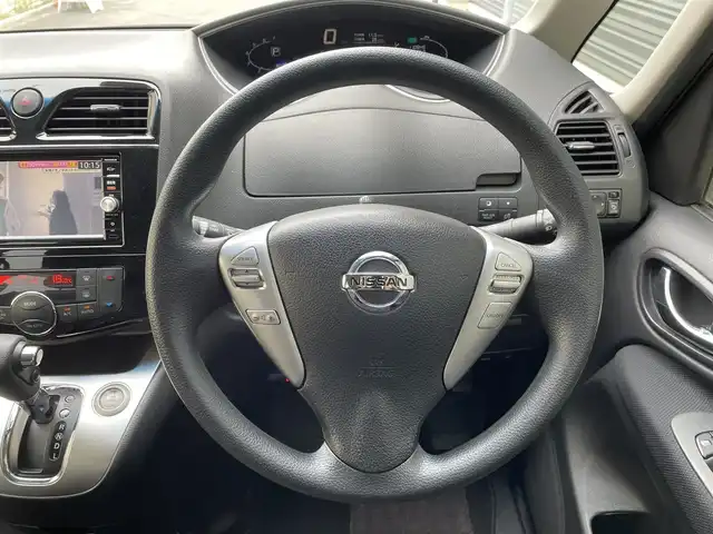 日産 セレナ 20X Vセレクション+セーフティ 道央・札幌 2016(平28)年 11.1万km インペリアルアンバーP 登録時走行距離110/845km/　４　W　D　/純正SDナビ(CD/DVD/FM/AM/SD/BT/USB)/ワンセグ（走行中視聴可能）/バックカメラ/全周囲カメラ/アイドリングストップ/ウィンカーミラー/クルーズコントロール（追従走行なし）/ドアバイザー/プッシュスタート/両側パワースライドドア/ETC/スペアキー×１/ウォークスルー/純正フロアマット/横滑り防止装置/コーナーセンサー/レーンキープアシスト/盗難防止装置/オートライト/衝突軽減ブレーキ/フォグランプ/ECOスイッチ/ステアリングスイッチ/イルミネーションコントロール/ヘッドライトレベライザー/電動格納ミラー/バニティミラー/ワイパー間欠時間コントローラー