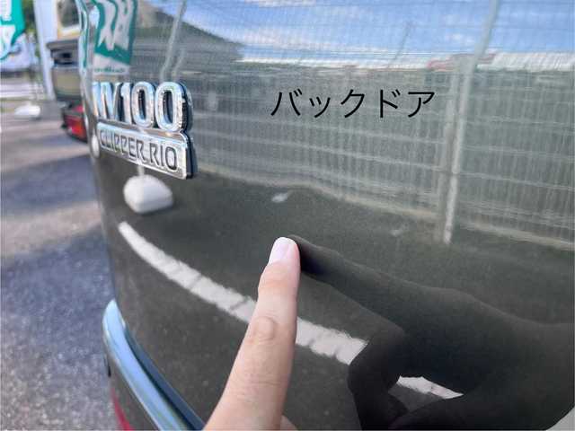 日産 ＮＶ１００クリッパー リオ G 三重県 2022(令4)年 2.5万km ＤグリーンＭ ナビ（FM/AM/Bluetooth/地デジTV/HDMI）/ETC/両側パワースライドドア/電動オートステップ(助手席側)/シートヒーター（運転席）/インテリジェントエマージェンシーブレーキ//　踏み間違い衝突防止アシスト//　エマージェンシーストップシグナル//　車線逸脱警報/ふらつき警報/先行車発進お知らせ//　ヒルアシスト/VDC/HIDヘッドランプ/オートライト/ハイビーム/メッキ枠付フロントフォグランプ/ボディ同色ドアミラー（電動オート格納機能/ウィンカー）/オートエアコンリアヒーター/オーバーヘッドシェルフ/USB電源ソケット/ソナー/インテリジェントキー/プッシュスタート/スペアキー