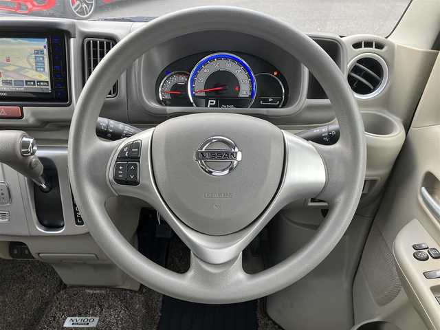 日産 ＮＶ１００クリッパー リオ G 三重県 2022(令4)年 2.5万km ＤグリーンＭ ナビ（FM/AM/Bluetooth/地デジTV/HDMI）/ETC/両側パワースライドドア/電動オートステップ(助手席側)/シートヒーター（運転席）/インテリジェントエマージェンシーブレーキ//　踏み間違い衝突防止アシスト//　エマージェンシーストップシグナル//　車線逸脱警報/ふらつき警報/先行車発進お知らせ//　ヒルアシスト/VDC/HIDヘッドランプ/オートライト/ハイビーム/メッキ枠付フロントフォグランプ/ボディ同色ドアミラー（電動オート格納機能/ウィンカー）/オートエアコンリアヒーター/オーバーヘッドシェルフ/USB電源ソケット/ソナー/インテリジェントキー/プッシュスタート/スペアキー