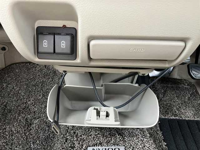日産 ＮＶ１００クリッパー リオ G 三重県 2022(令4)年 2.5万km ＤグリーンＭ ナビ（FM/AM/Bluetooth/地デジTV/HDMI）/ETC/両側パワースライドドア/電動オートステップ(助手席側)/シートヒーター（運転席）/インテリジェントエマージェンシーブレーキ//　踏み間違い衝突防止アシスト//　エマージェンシーストップシグナル//　車線逸脱警報/ふらつき警報/先行車発進お知らせ//　ヒルアシスト/VDC/HIDヘッドランプ/オートライト/ハイビーム/メッキ枠付フロントフォグランプ/ボディ同色ドアミラー（電動オート格納機能/ウィンカー）/オートエアコンリアヒーター/オーバーヘッドシェルフ/USB電源ソケット/ソナー/インテリジェントキー/プッシュスタート/スペアキー