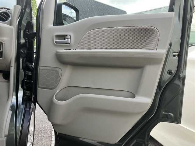 日産 ＮＶ１００クリッパー リオ G 三重県 2022(令4)年 2.5万km ＤグリーンＭ ナビ（FM/AM/Bluetooth/地デジTV/HDMI）/ETC/両側パワースライドドア/電動オートステップ(助手席側)/シートヒーター（運転席）/インテリジェントエマージェンシーブレーキ//　踏み間違い衝突防止アシスト//　エマージェンシーストップシグナル//　車線逸脱警報/ふらつき警報/先行車発進お知らせ//　ヒルアシスト/VDC/HIDヘッドランプ/オートライト/ハイビーム/メッキ枠付フロントフォグランプ/ボディ同色ドアミラー（電動オート格納機能/ウィンカー）/オートエアコンリアヒーター/オーバーヘッドシェルフ/USB電源ソケット/ソナー/インテリジェントキー/プッシュスタート/スペアキー
