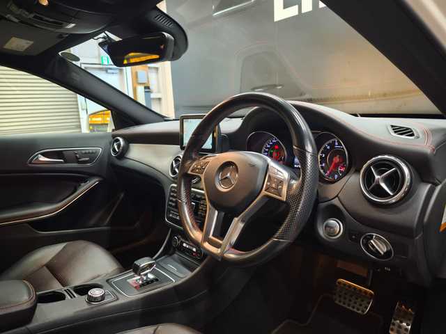 メルセデス・ベンツ ＧＬＡ４５ 4MATIC 群馬県 2015(平27)年 6.3万km 白 サンルーフ/レーダーセーフティパッケージ/社外前後ドラレコ/黒革シート/シートヒーター/運転席パワーシート/バックカメラ/純正HDDナビ/アイドリングストップ/コーナーセンサー/電動リヤゲート