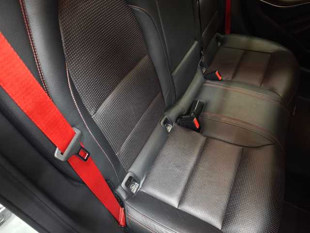 メルセデス・ベンツ ＧＬＡ４５ 4MATIC 群馬県 2015(平27)年 6.3万km 白 サンルーフ/レーダーセーフティパッケージ/社外前後ドラレコ/黒革シート/シートヒーター/運転席パワーシート/バックカメラ/純正HDDナビ/アイドリングストップ/コーナーセンサー/電動リヤゲート