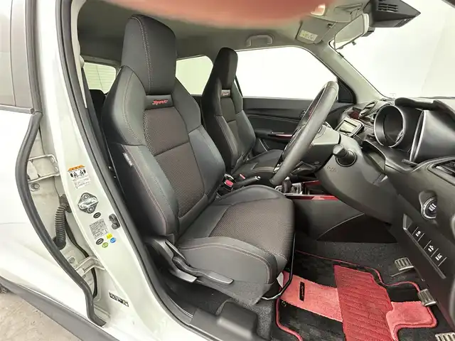 スズキ スイフト スポーツ セーフティPKG 群馬県 2018(平30)年 2.5万km ピュアホワイトP 社外８インチナビ　全方位カメラ　レーダークルーズコントロール　ＬＥＤ　ハイビームアシスト　シートヒーター　純正１７インチＡＷ　ドライブレコーダー　ステアリングリモコン　ＥＴＣ　スマートキー　禁煙車