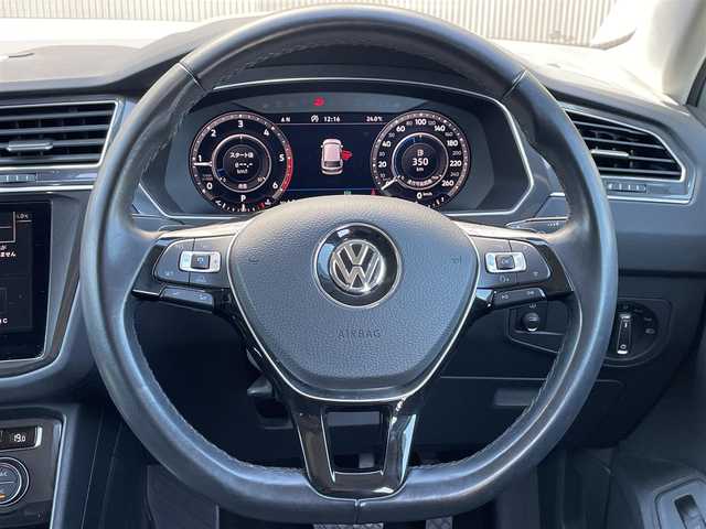 フォルクスワーゲン ティグアン TDI 4モーション ハイライン 道東・釧路十勝 2018(平30)年 5.2万km オリックスホワイトパールエフェクト ４WD/純正ナビ/CD/DVD/SD/フルセグ/AppleCarPlay/AndroidAudio/全方位モニター/ETC２．０/同一車線内全車速運転支援システム/アダクティブクルーズコントロール/アダクティブシャシーコントロール/レーンキープアシストシステム/レーンチェンジアシストシステム/プリクラッシュブレーキシステム/レザーシート/パワーシート（運転席）/全席シートヒーター/電動リアゲート/純正AW　18インチ/純正フロアマット/スペアキー