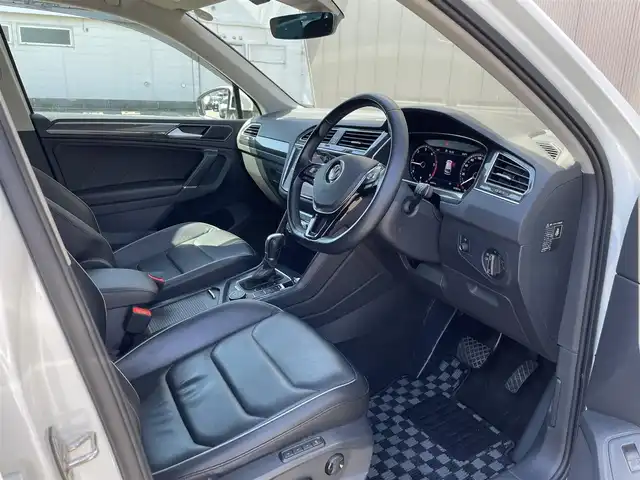 フォルクスワーゲン ティグアン TDI 4モーション ハイライン 道東・釧路十勝 2018(平30)年 5.2万km オリックスホワイトパールエフェクト ４WD/純正ナビ/CD/DVD/SD/フルセグ/AppleCarPlay/AndroidAudio/全方位モニター/ETC２．０/同一車線内全車速運転支援システム/アダクティブクルーズコントロール/アダクティブシャシーコントロール/レーンキープアシストシステム/レーンチェンジアシストシステム/プリクラッシュブレーキシステム/レザーシート/パワーシート（運転席）/全席シートヒーター/電動リアゲート/純正AW　18インチ/純正フロアマット/スペアキー