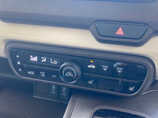 ホンダ Ｎ ＢＯＸ L 愛媛県 2021(令3)年 3.7万km プラチナホワイトパール 社外ナビ(AVN-R87) /・CD Bluetooth SD /バックカメラ /ETC /片側パワースライドドア /衝突軽減ブレーキ /レーンキープアシスト /レーダークルーズコントロール /コーナーセンサー  /LEDヘッドライト/運転席/助手席シートヒーター/●左右独立式リアセンターアームレスト/●充電用USBジャック2個口/●2列めロールサンシェード/●運転席/助手席コンビニフック付シートバックテーブル