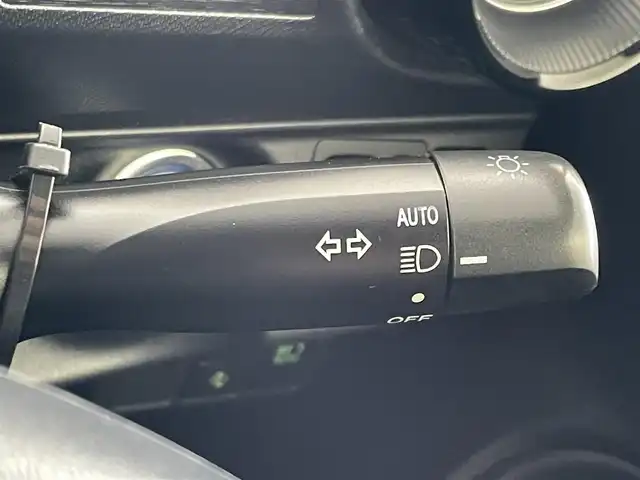 トヨタ アクア S スタイルブラック 埼玉県 2020(令2)年 4.9万km シルバーM 社外ナビ　/バックカメラ　/ＥＴＣ　/セーフティセンス　/プッシュスタート　/オートハイビーム　/スマートキー　/ＣＤ再生　/Ｂｌｕｅｔｏｏｔｈ　/ステアリングスイッチ　/ヘッドライトレベライザー　/ＬＥＤライト
