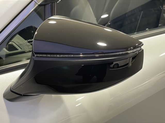 レクサス ＬＢＸ リラックス 福島県 2024(令6)年 0.2万km ソニッククォーツ ディーラーナビ/【フルセグ/FM/AM/BT】/ビルドインETC/ステアリングスイッチ/レーダークルーズコントロール/パドルシフト/パワーバックドア/オートライト/純正フロアマット/プッシュスタート/前後ドラレコ/レーンキープアシスト/横滑り防止/純正LED/純正フォグランプ/全方囲カメラ/レザーシート/シートヒーター/ステアリングヒーター/革巻きステアリング/衝突軽減/ドアバイザー/電動格納ミラー/ウィンカーミラー