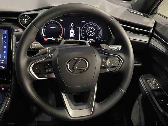 レクサス ＬＢＸ リラックス 福島県 2024(令6)年 0.2万km ソニッククォーツ ディーラーナビ/【フルセグ/FM/AM/BT】/ビルドインETC/ステアリングスイッチ/レーダークルーズコントロール/パドルシフト/パワーバックドア/オートライト/純正フロアマット/プッシュスタート/前後ドラレコ/レーンキープアシスト/横滑り防止/純正LED/純正フォグランプ/全方囲カメラ/レザーシート/シートヒーター/ステアリングヒーター/革巻きステアリング/衝突軽減/ドアバイザー/電動格納ミラー/ウィンカーミラー