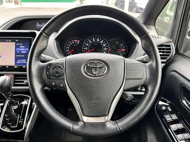 トヨタ ヴォクシー ZS 煌Ⅱ 宮城県 2019(平31)年 5万km ブラック 純正ナビ/(フルセグTV/CD/SD/BT)/バックカメラ/プリクラッシュセーフティー/レーンディパーチャーアラート/クリアランスソナー/先行車発進告知/クルーズコントロール/パーキングサポートブレーキ/オートハイビーム/ドライブレコーダー前後/ビルトインETC/デュアルオートエアコン/MTモード付AT/ドライブセレクト/革巻きステアリング/ステアリングスイッチ/オートライト/アイドリングストップ/両側パワースライドドア/ふらつき防止/プッシュスタート＆スマートキー/ウインカー付き電動格納ミラー/ドアバイザー/フロアマット/キャンセラー/LEDヘッドライト/フォグランプ/純正16インチAW