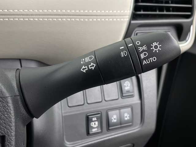 日産 セレナ ハイウェイスターVセレクションⅡ 埼玉県 2018(平30)年 5.8万km ブリリアントホワイトパール 純正ナビ/　(Bluetooth/iPod/CD/DVD/USB/FM/AM)/フルセグテレビ/全方位カメラ/純正フリップダウンモニター/ETC/両側パワースライドドア/パーキングアシスト/クルーズコントロール/衝突被害軽減ブレーキ/クリアランスソナー/プッシュスタート/オートLEDライト/純正フロアマット/純正16インチアルミホイール